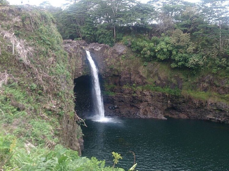 ハワイ島で観光するならここ オススメの秘境 ヒロ近くのレインボー滝の魅力 Playlife プレイライフ