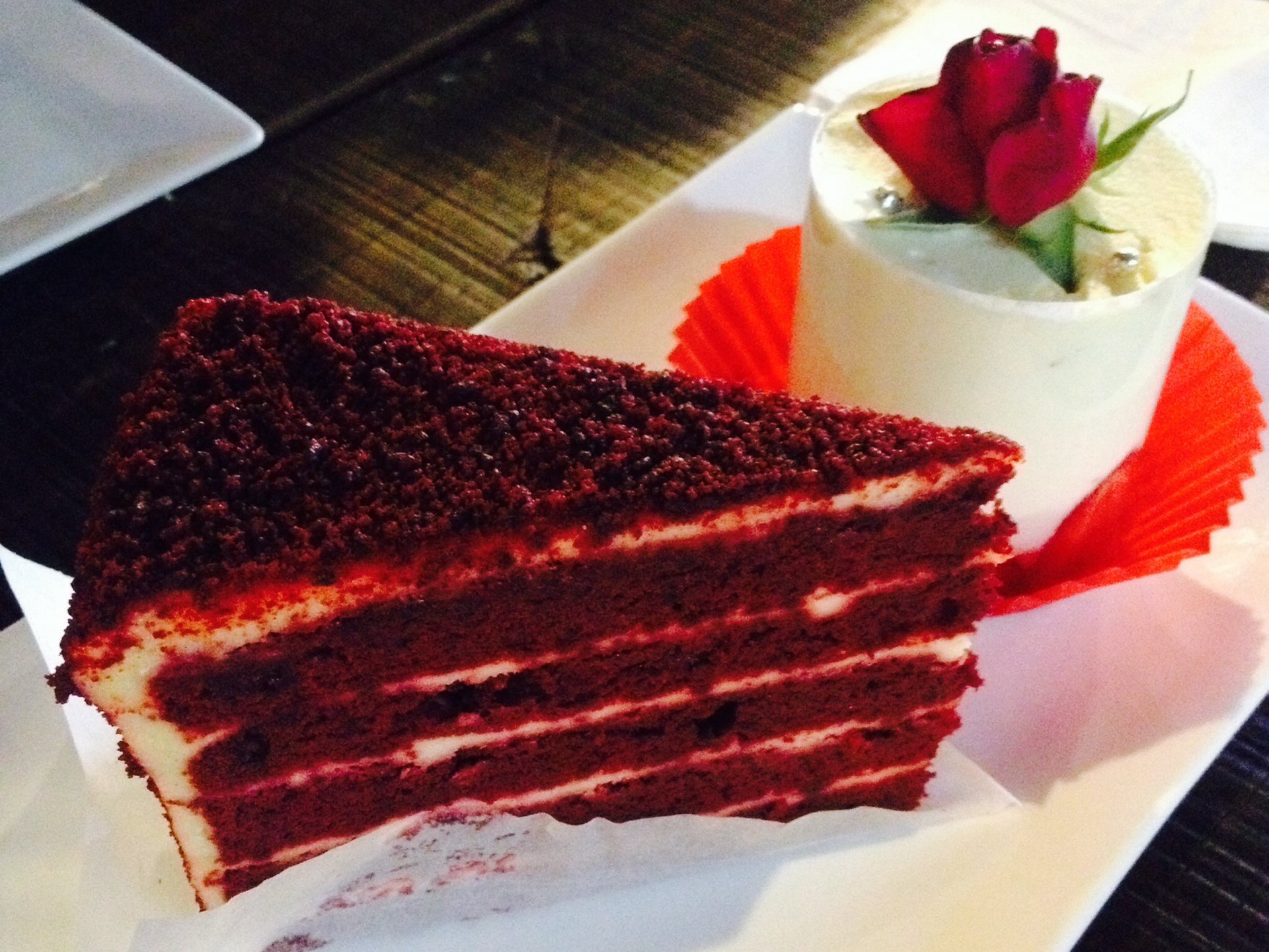 【MSM〜シドニー】大人気韓国カフェ❤︎薔薇/レッドベルベットケーキがお勧め◆深夜営業