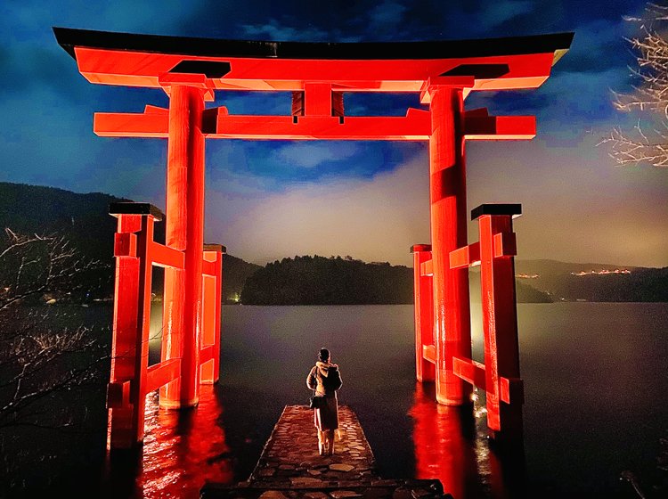 箱根神社のフォトジェニックな時間は夜だった 元箱根港 芦ノ湖周辺おすすめホテルとディナーもご紹介 Playlife プレイライフ