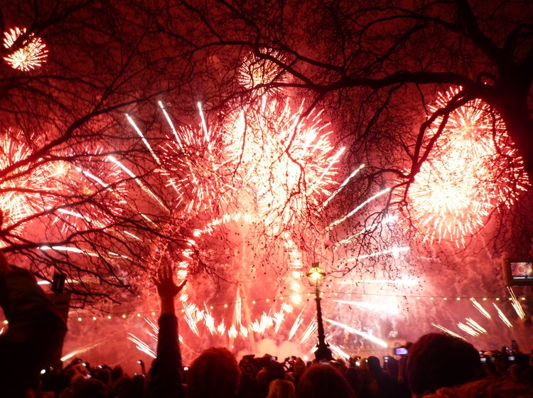 世界のイベント 観覧車から花火が ロンドンのカウントダウンイベント Playlife プレイライフ
