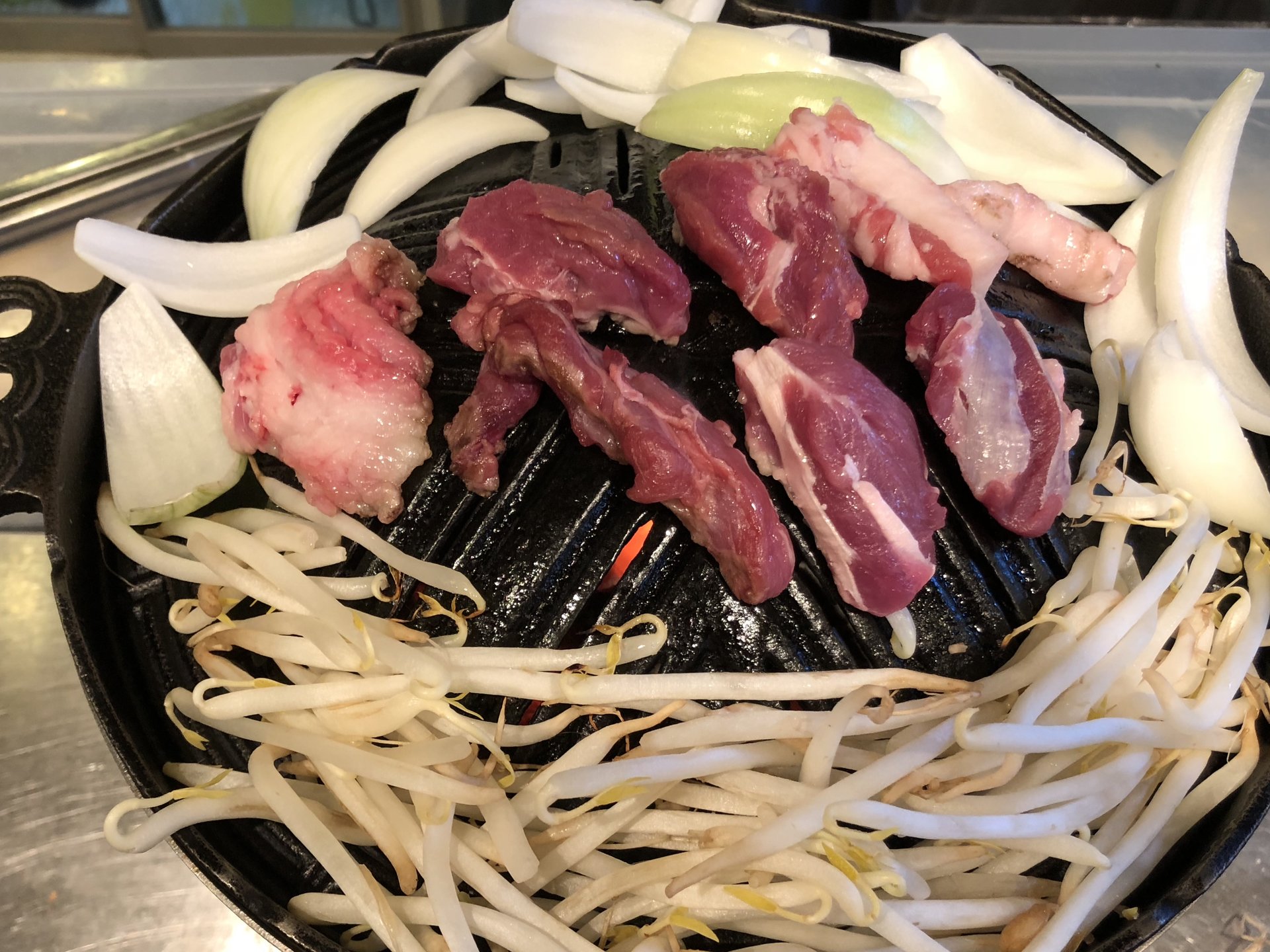 札幌・女性1人で行ける絶品ジンギスカン♡牧場直営の道産羊肉が魅力的な「羊飼いの店 いただきます」
