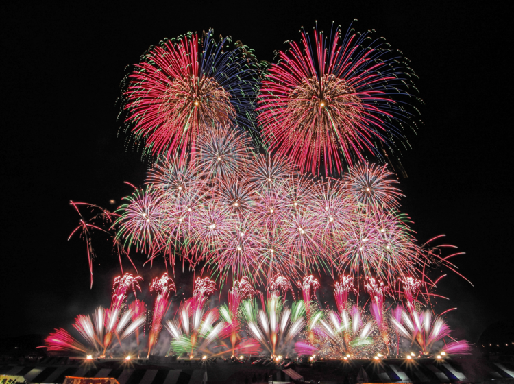 長野 えびす講煙火大会 は花火の次元を超えている 43万人が涙する大スターマインを鑑賞 Playlife プレイライフ