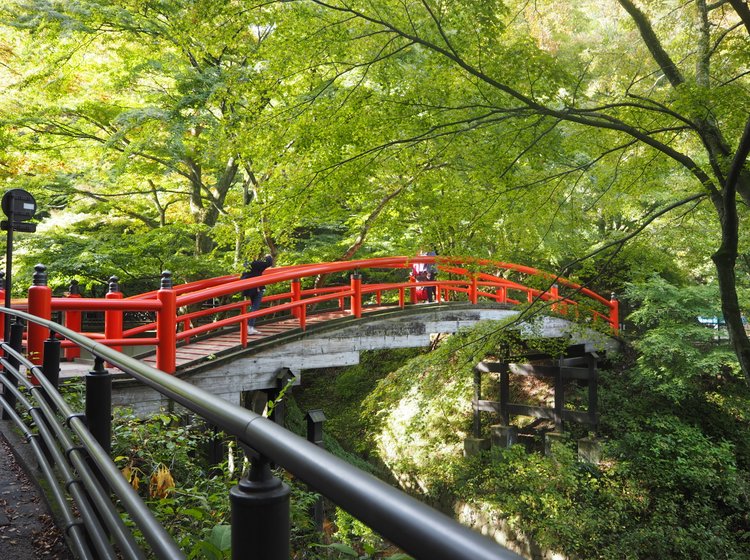 今年の紅葉はどこに行く 関東人気スポット 伊香保温泉 河鹿橋 へ行ってみた ライトアップも Playlife プレイライフ