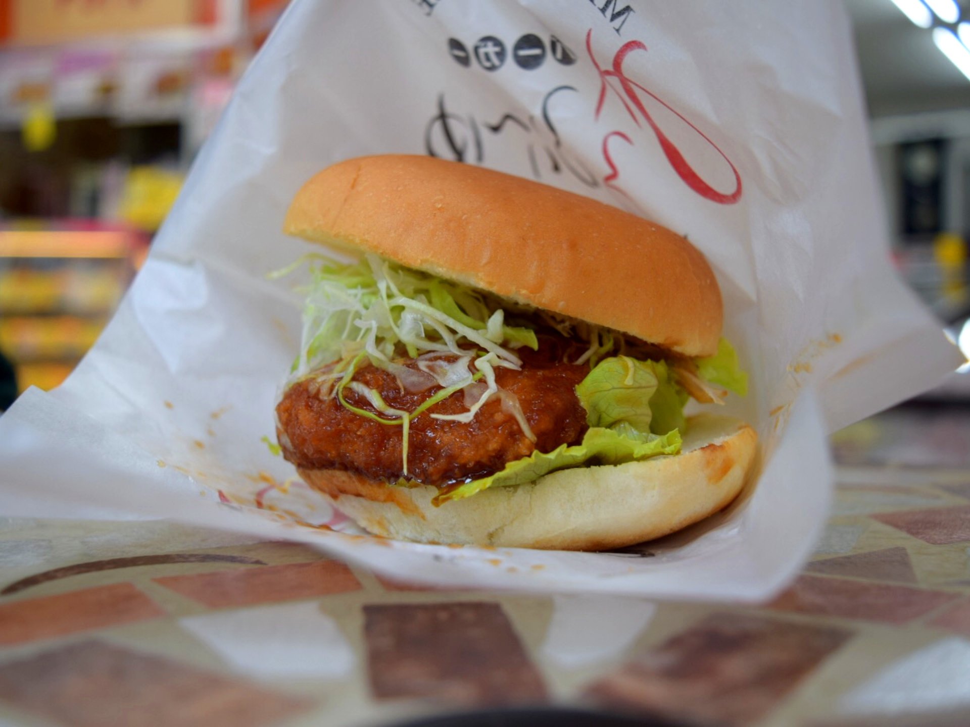 【柏のB級グルメ】セキグチ肉店の肉汁溢れる「みるふぃーゆかつバーガー」を食す！