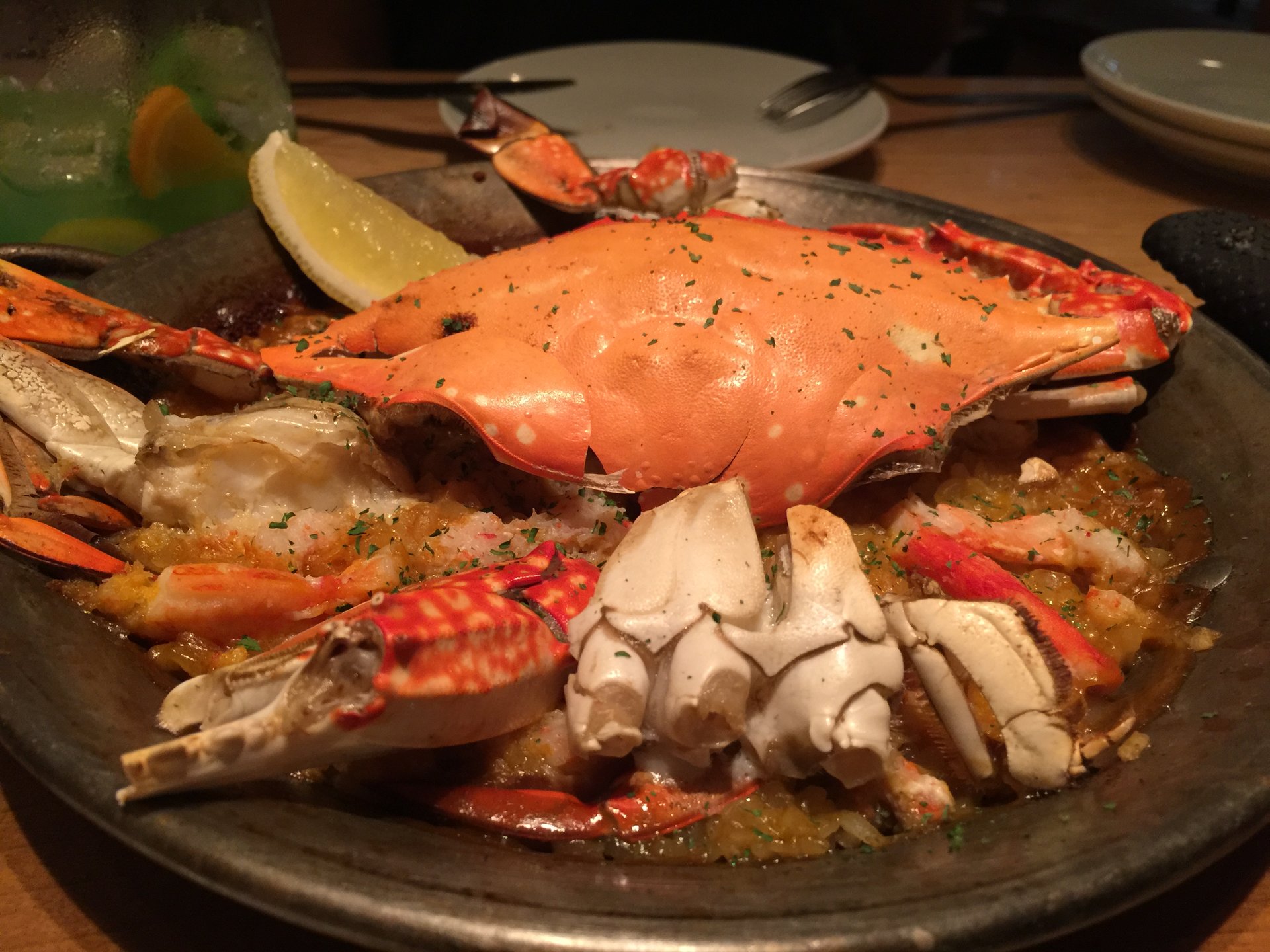東京グランルーフ『VOLPUTAS』おしゃれな八重洲口のスペイン料理！蟹パエリアがイチオシ