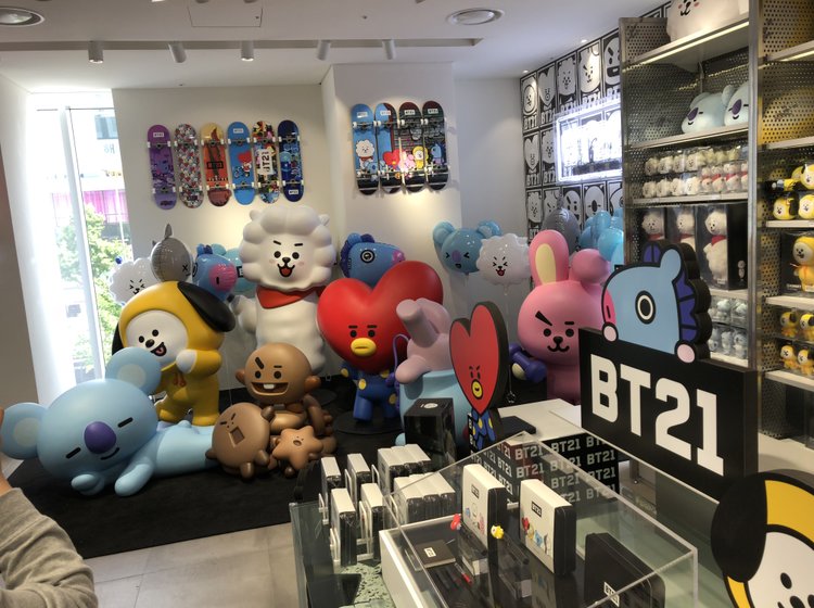 大人気bt21 韓国の弘大にある7店のlineストアで 並んで買ってきた Playlife プレイライフ
