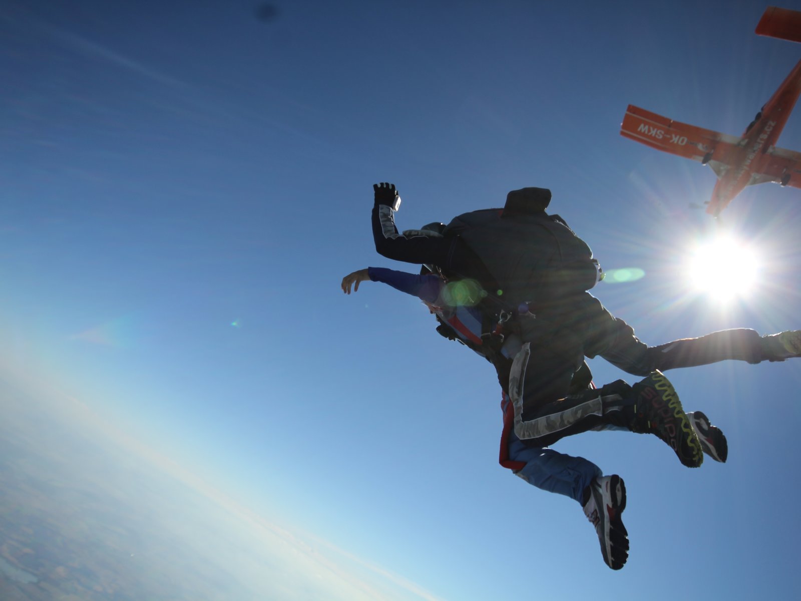 衝撃 富士山よりも高い場所からスカイダイビング チェコの上空からジャンプ 海外で初体験 Playlife プレイライフ