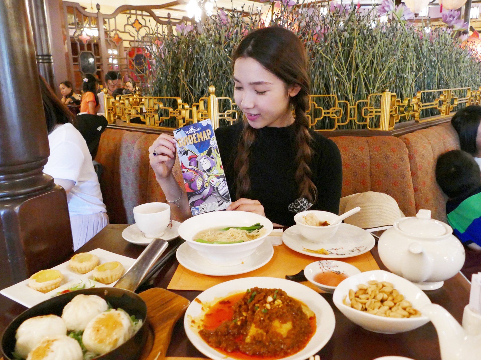 香港旅 香港ディズニーにあるムーランの世界観 プラザイン 飲茶レストラン Playlife プレイライフ