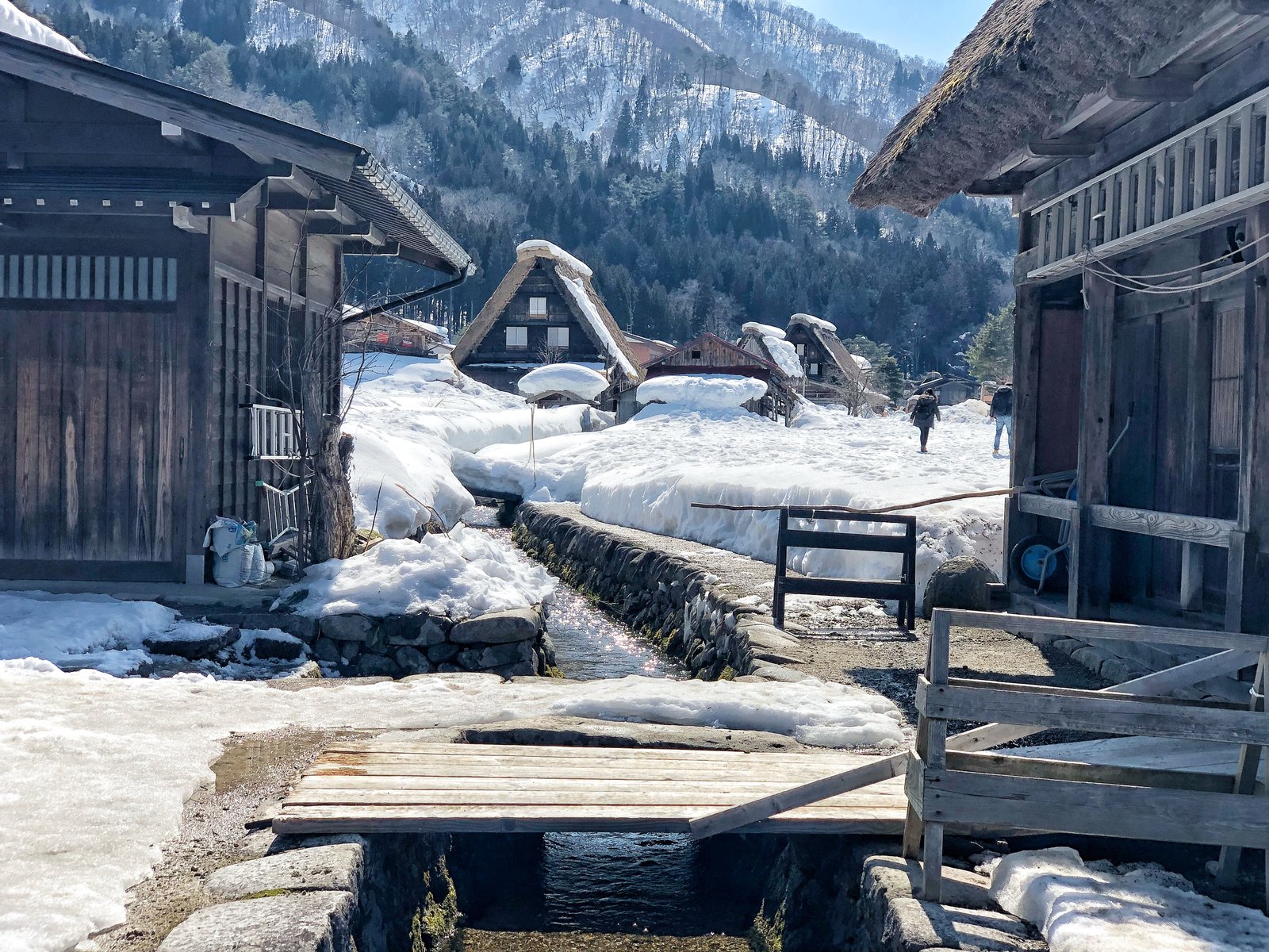 雪景色が最高に綺麗な冬の 白川郷 一度は見たい 真っ白な世界遺産が絶景 Playlife プレイライフ