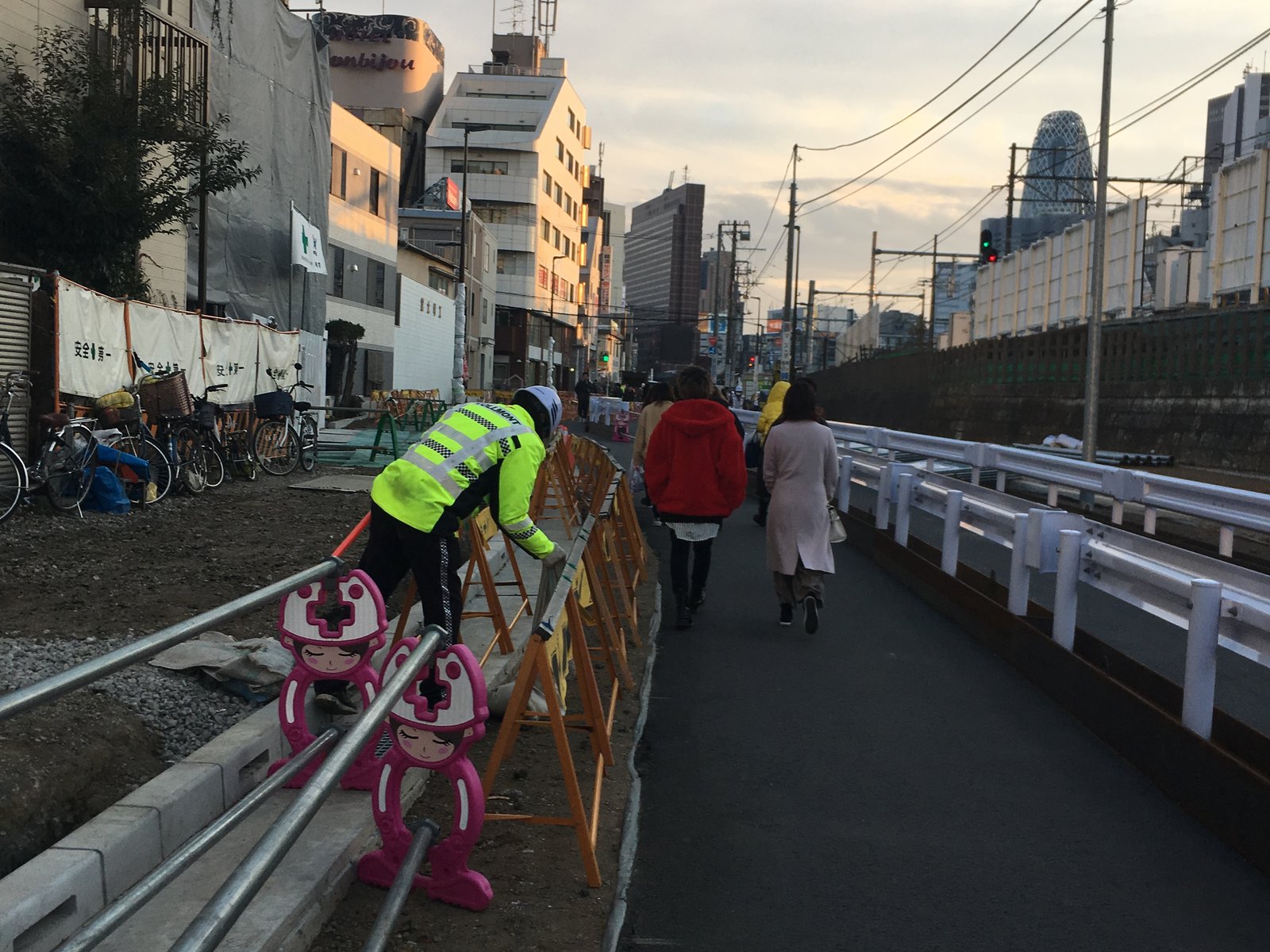 新大久保駅