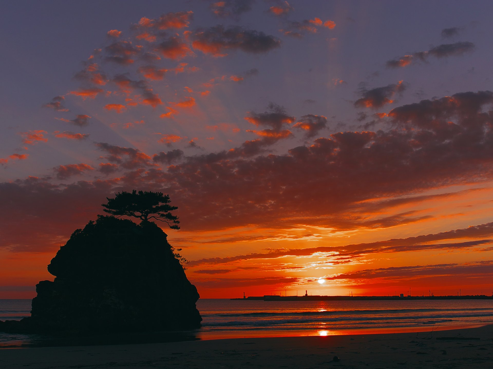 【島根県・出雲】出雲大社で縁結びを祈り、出雲そばを味わって、稲佐の浜で最高の夕日をのぞむ！