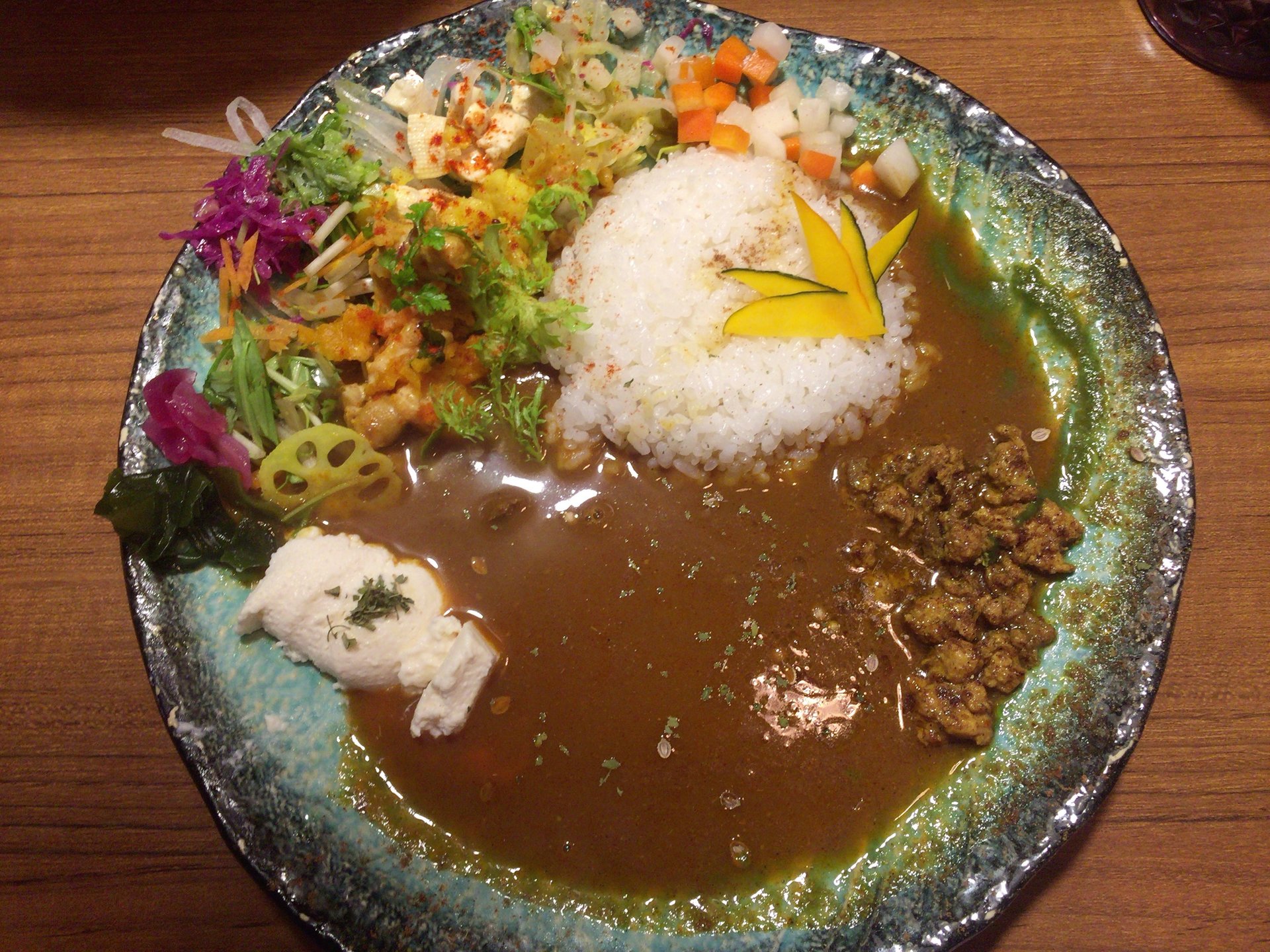 【大阪絶品カレー】ボタニカリーの鮮やかなスパイスカレーは行列必須！並んでまでも食べたいカレーとは！？