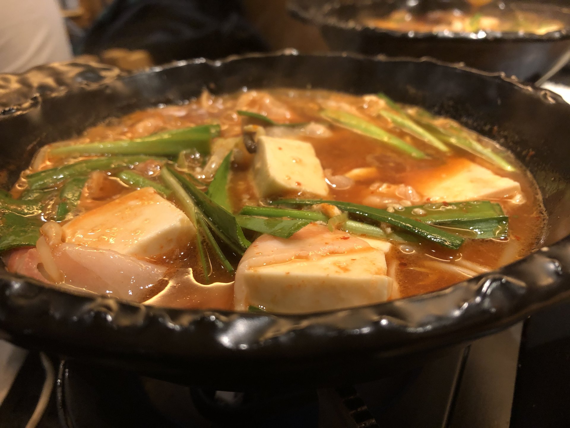 コスパ抜群！！新宿でポカポカ温まるチゲ鍋をたべるなら、旬鮮酒場「天狗」で決まり！