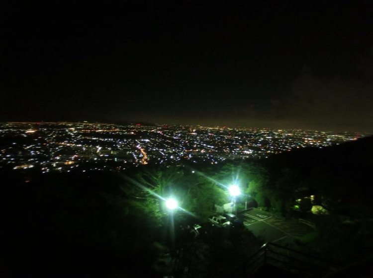 湘南平で夜景を見にドライブへ 神奈川県の夜景イルミネーションスポットへ言えばここ Playlife プレイライフ