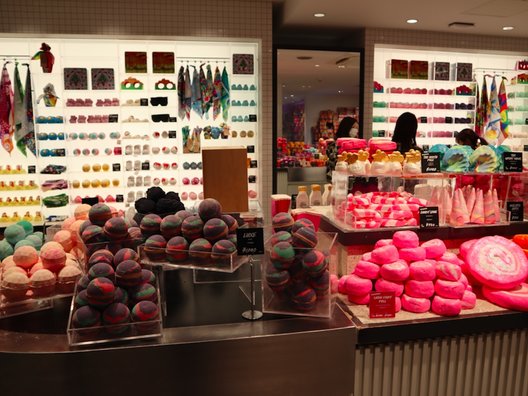 LUSH 新宿店