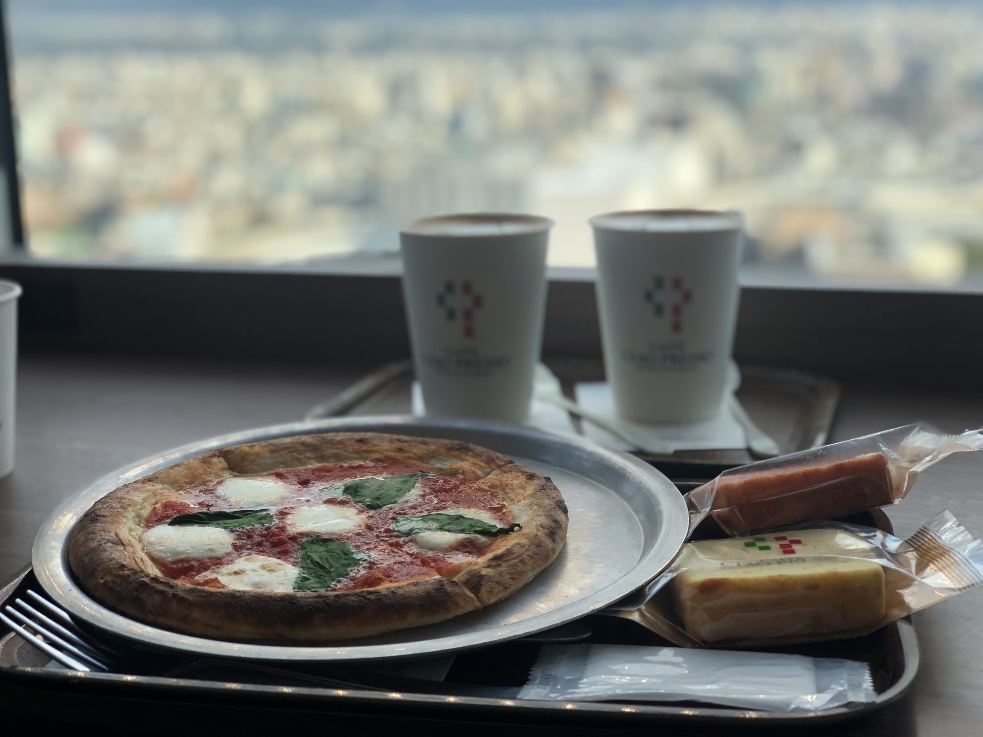 絶景付きチェーン店!?「チャオプレッソあべのハルカス店」は天空のカフェ