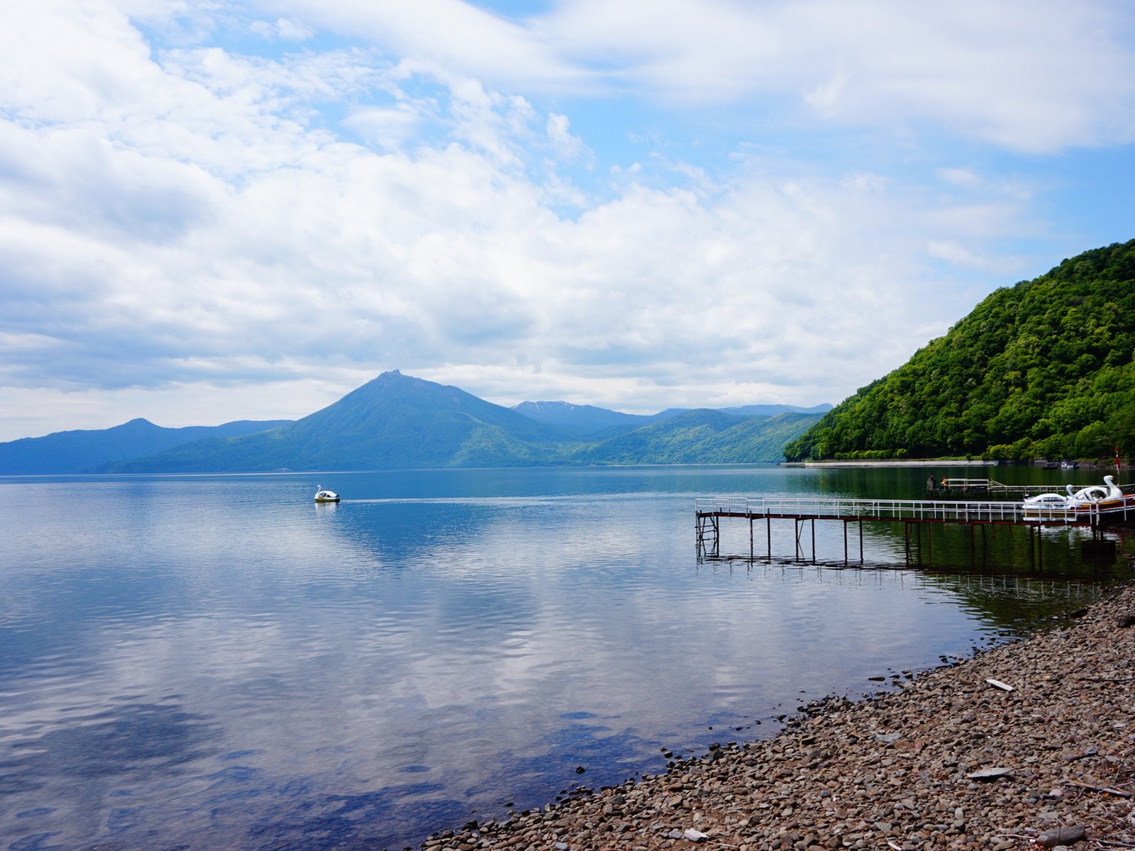 北海道旅行デートにおすすめ 湖の大絶景 綺麗すぎる支笏湖 Playlife プレイライフ