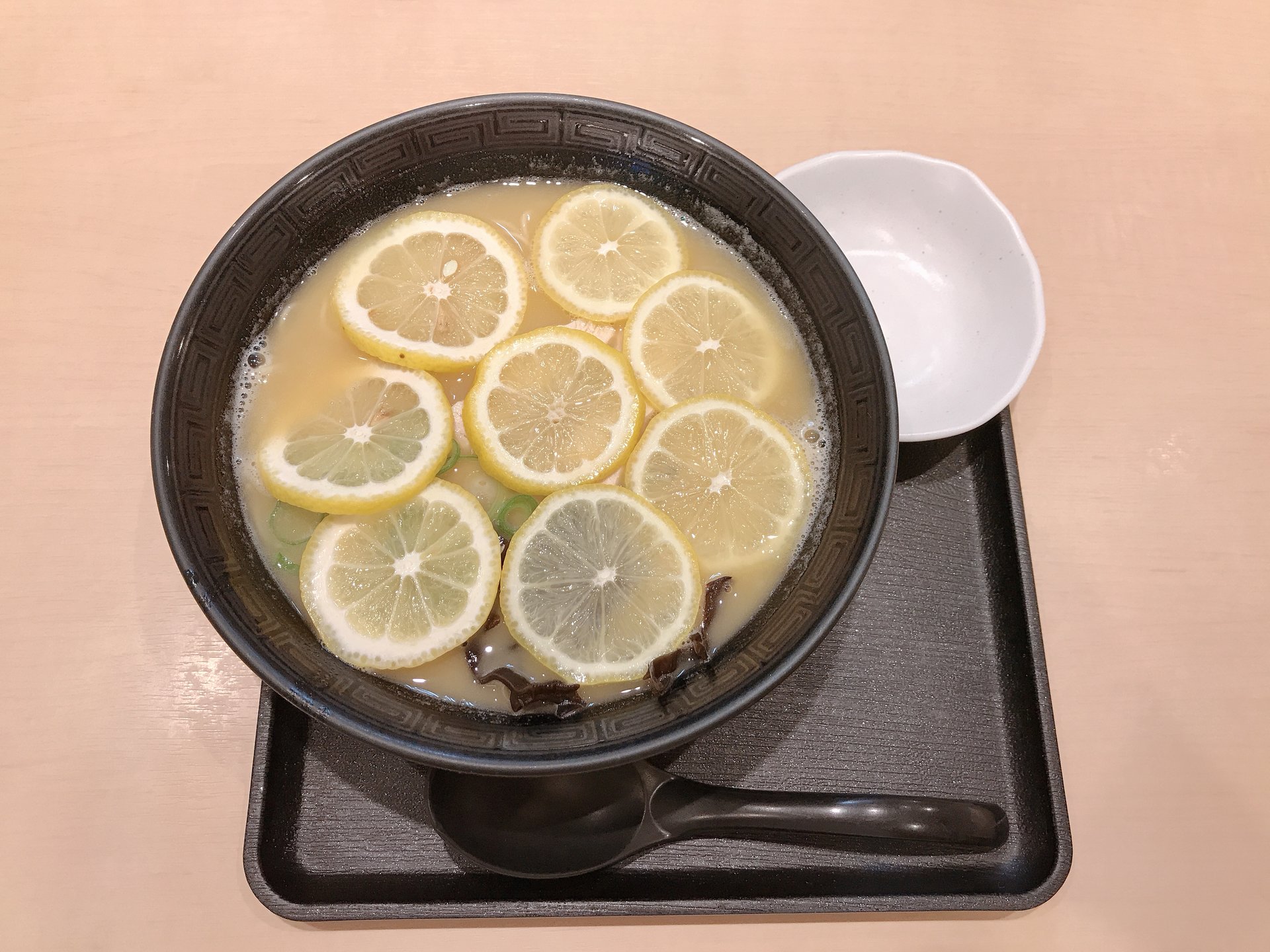 【池袋】見た目も味も大満足！レモンラーメンとカキ氷でさっぱりランチ♩