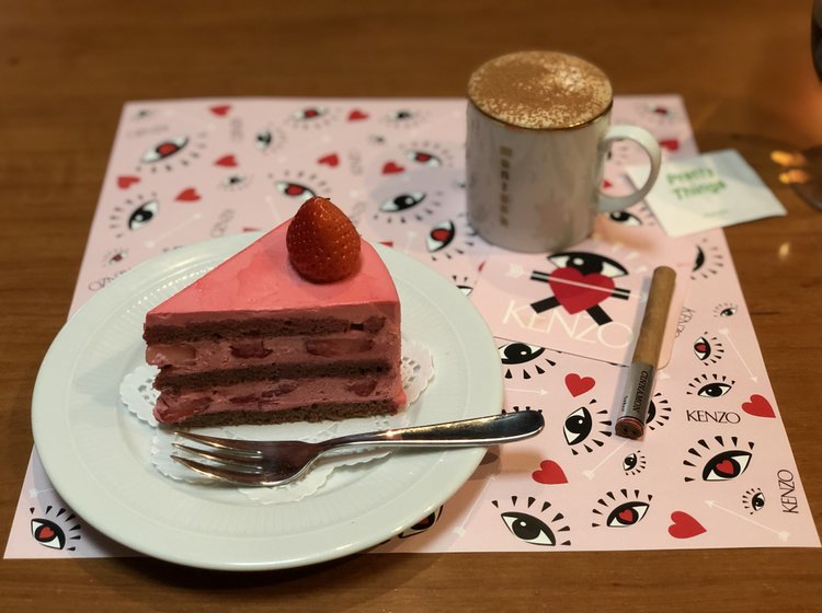 Kenzoとコラボ 表参道モントーク ピンク色苺ケーキがインスタ映え Playlife プレイライフ