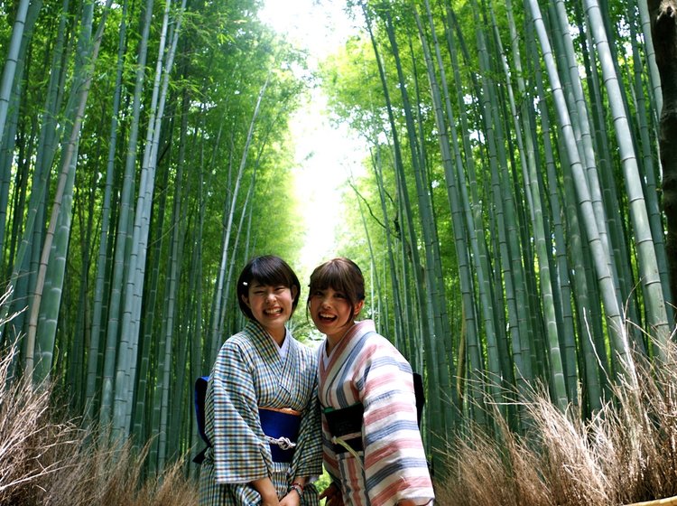 夏のお着物デート はんなり京都の嵐山でおすすめランチスポット 観光で人気の竹林鑑賞も Playlife プレイライフ