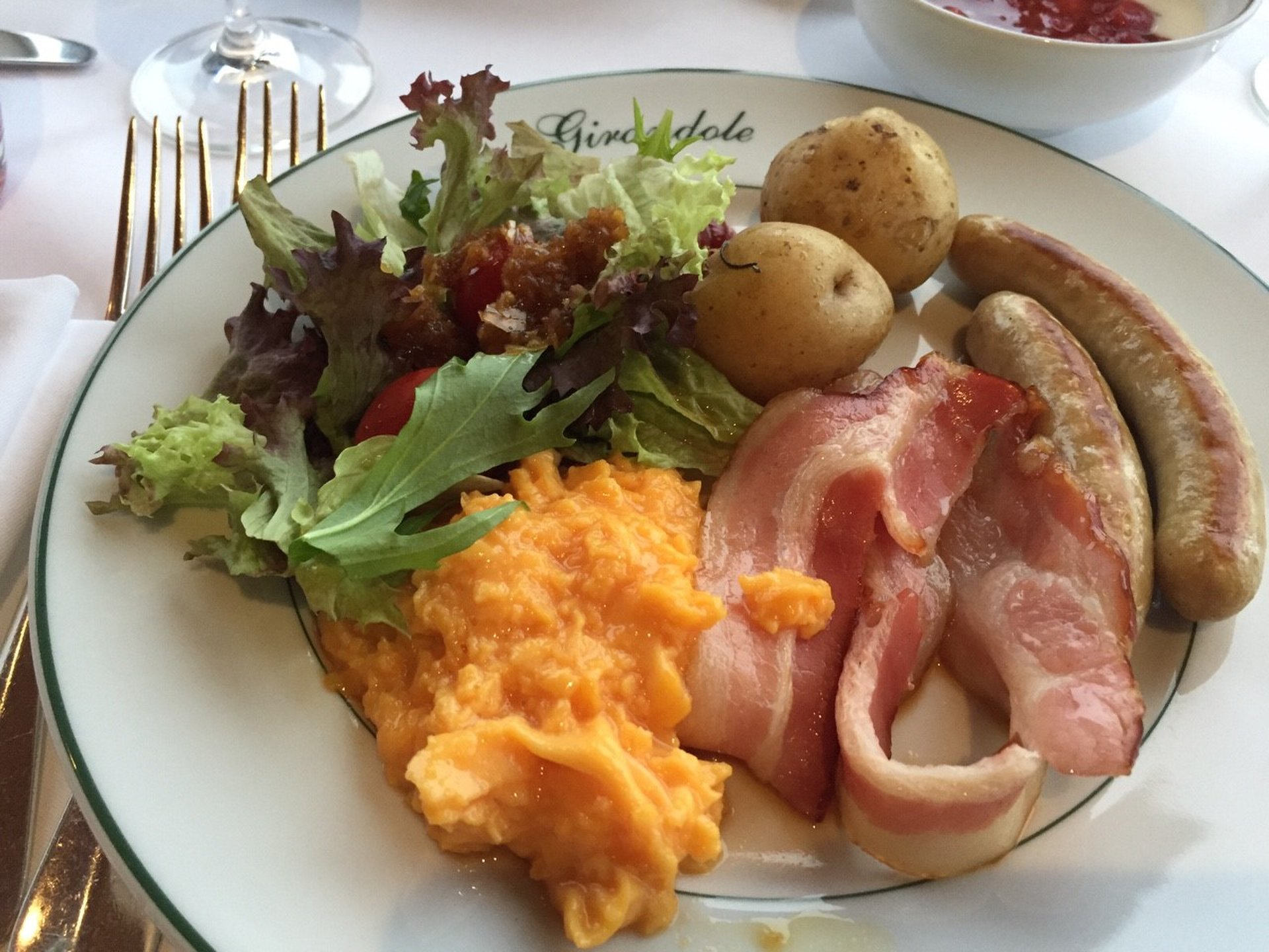 【人気ホテルで贅沢なモーニングビュッフェ】パークハイアット東京で最高の朝食を食べて最高の１日を♪