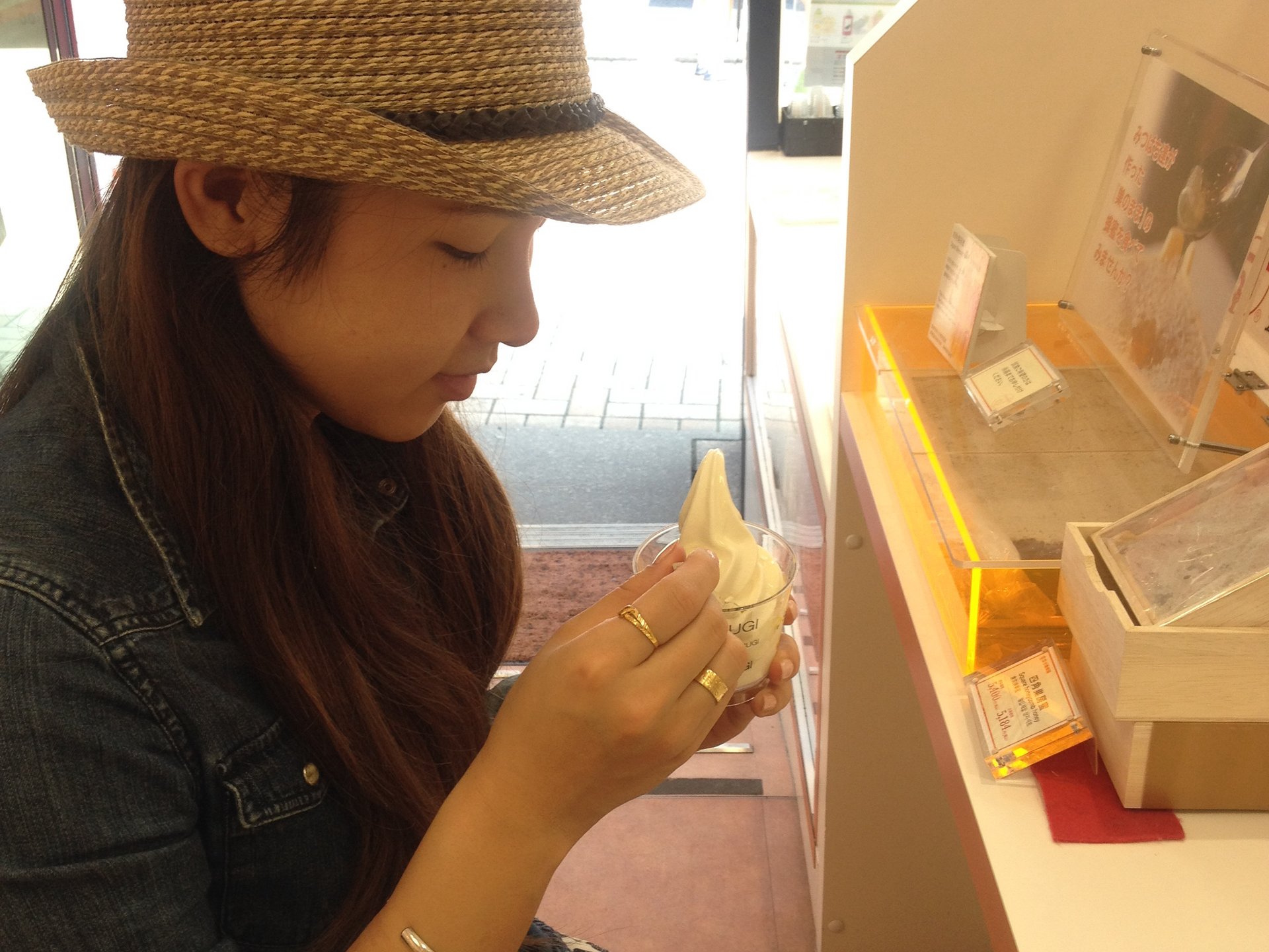 【軽井沢・銀座通り】蜂養蜂園で大人気《蜂蜜ソフトクリーム》&青汁堪能❤︎試飲OK!無料WIFI有