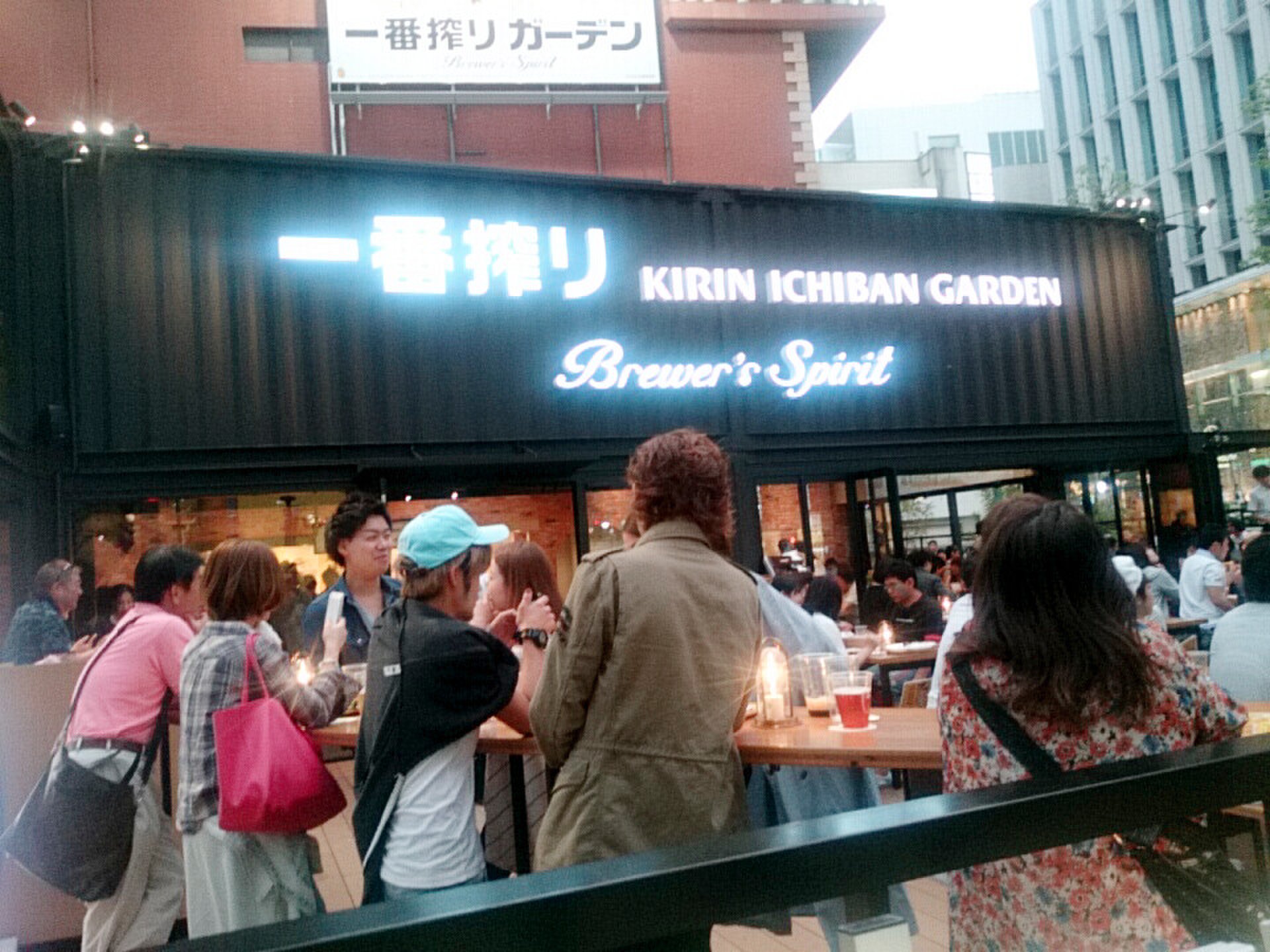 渋谷のど真ん中に一番搾りのビアガーデン！ 試飲ありの夜景つき！ワイワイ飲み会やデートに！ 