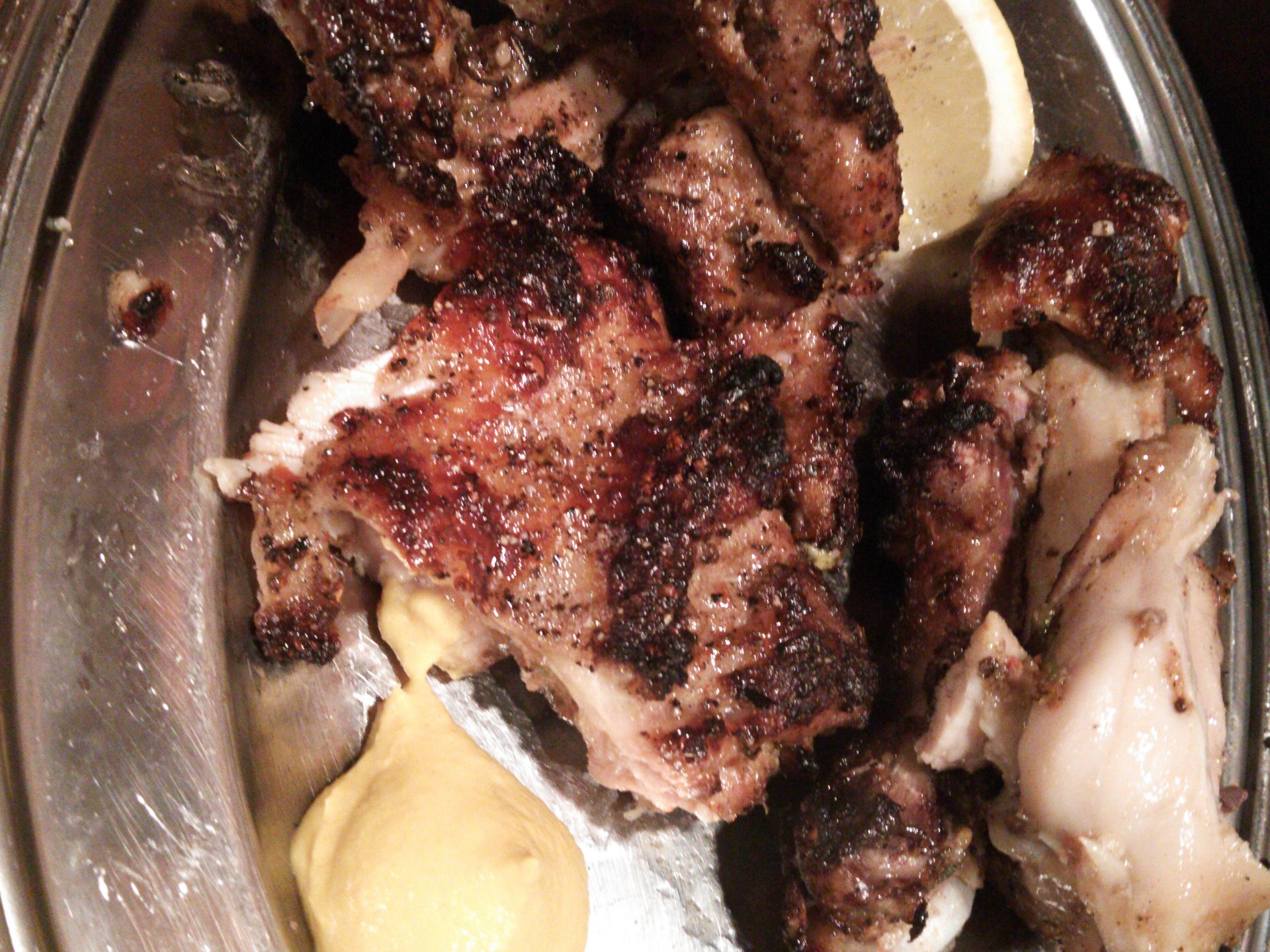 骨付きもも肉がうまい！浜松町のとり鉄で絶品チキン料理を楽しむ！