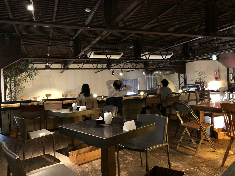 札幌 森彦の隠れ家カフェ 洗練された空間美 シックなのに温もりもある Plantation Playlife プレイライフ