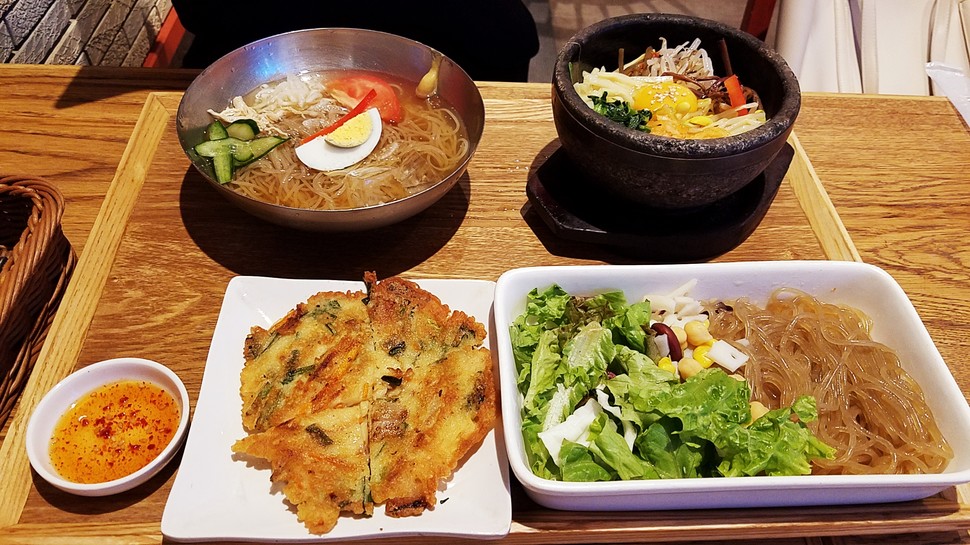 駅ナカ韓国 1000円で韓国メニュー盛り沢山 金山でまったりランチ 女子トークしよう Playlife プレイライフ