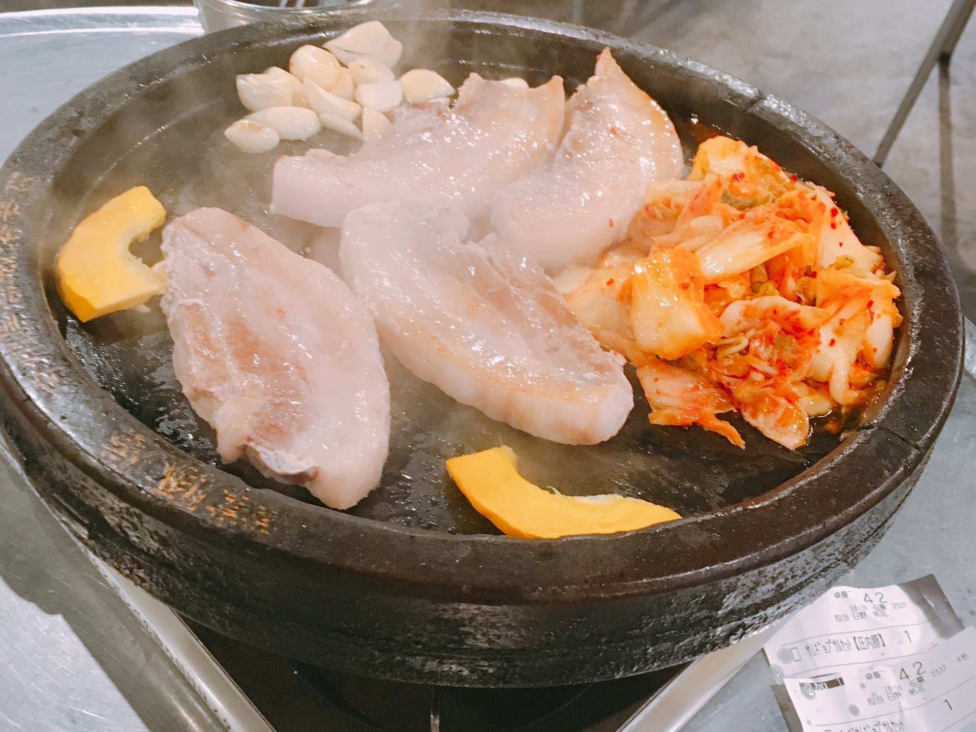 夏は辛い×豚肉が食べたい！韓国行かなくても浜松町「韓豚屋」で大満足。お盆も営業♪