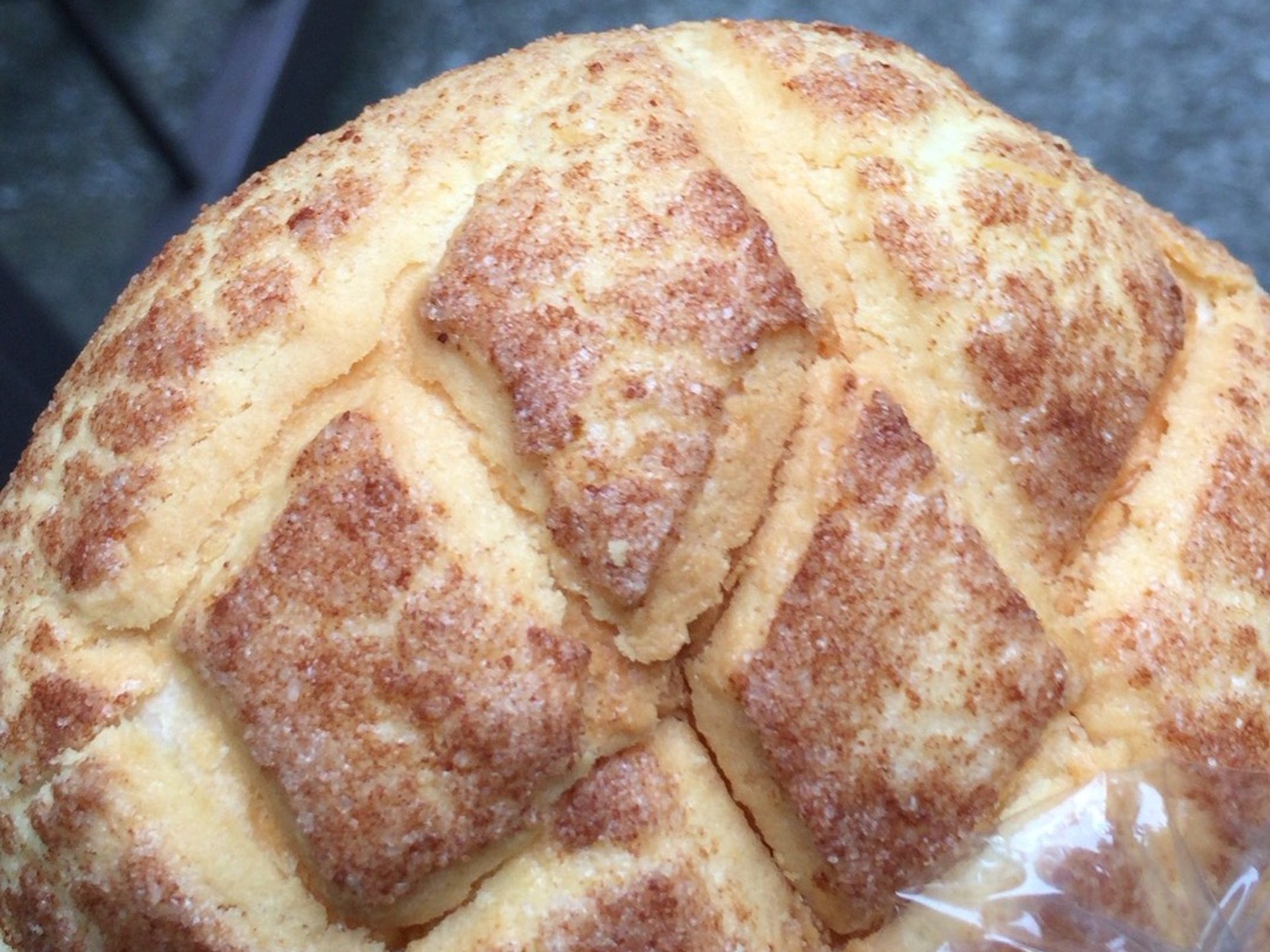 【バリエーション豊富なメロンパン屋】東京メロンパンで食べるシナモンメロンパンとアップルパイ