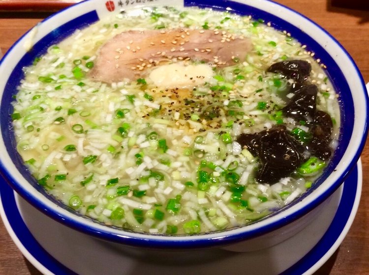 都内ではここでしか食べられない 東京駅ラーメンストリートの絶品 仙台牛タンネギ塩ラーメン Playlife プレイライフ