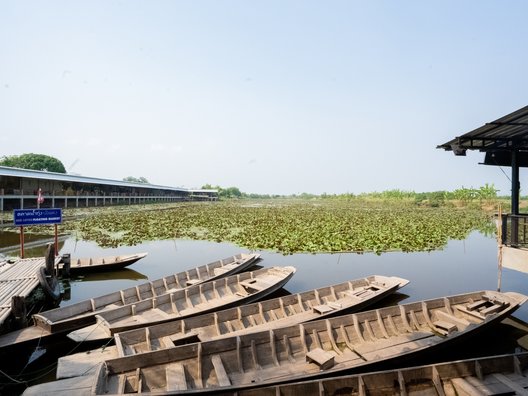 レッドロータスフローティングマーケット（Red Lotus Floating Market）