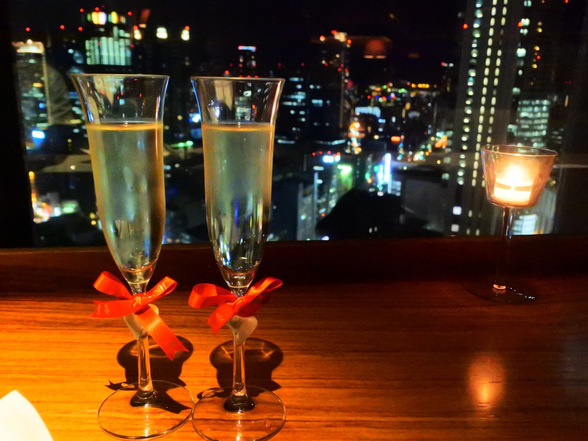 1万円以下のおすすめ梅田ディナーデート！素敵な夜景が見えるTOP30は特別な日に訪れたいレストラン
