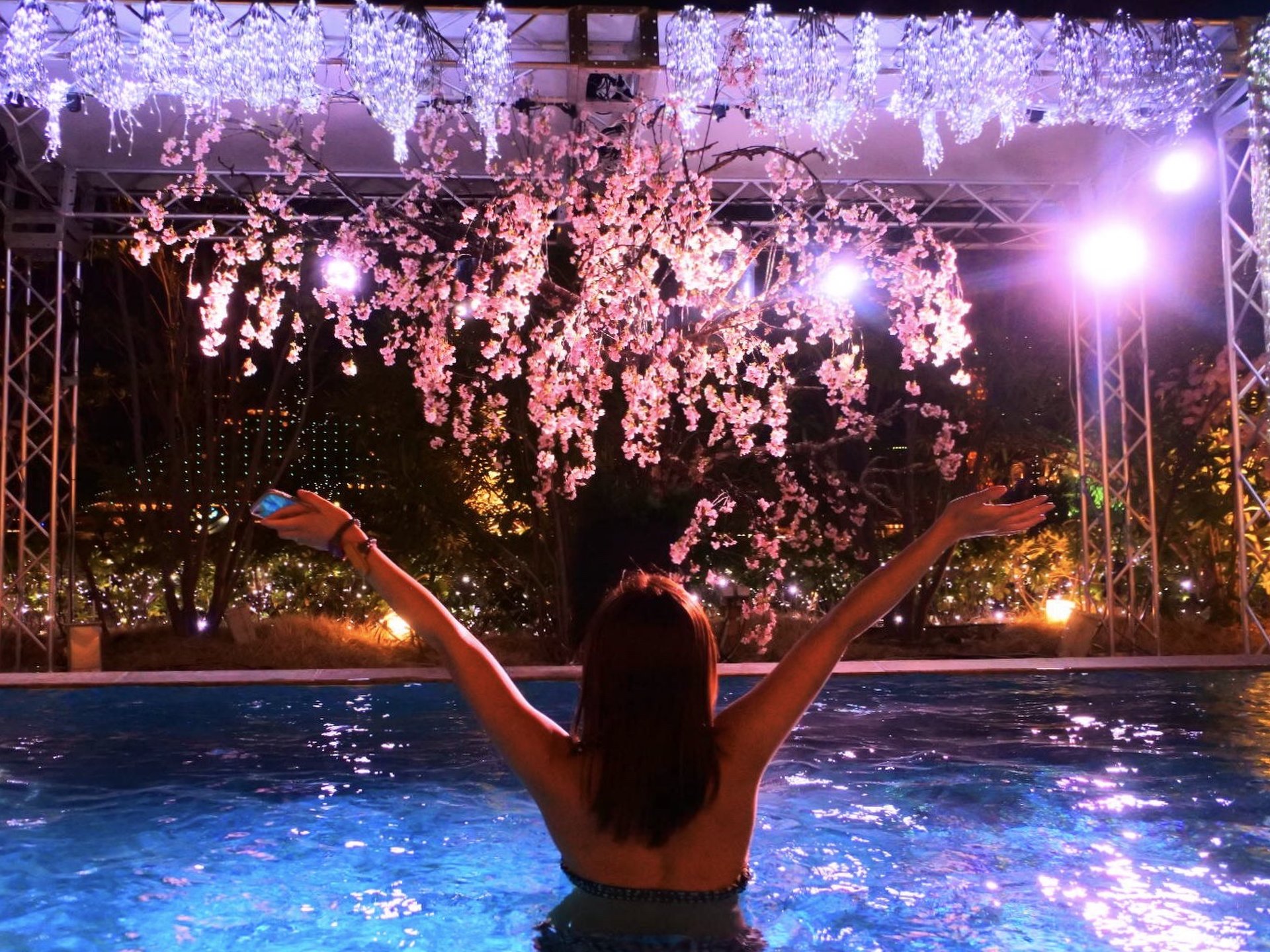 満開の夜桜と1000万ドルの夜景が楽しめる！神戸みなと温泉蓮のSAKURAナイトプールで非日常体験♡