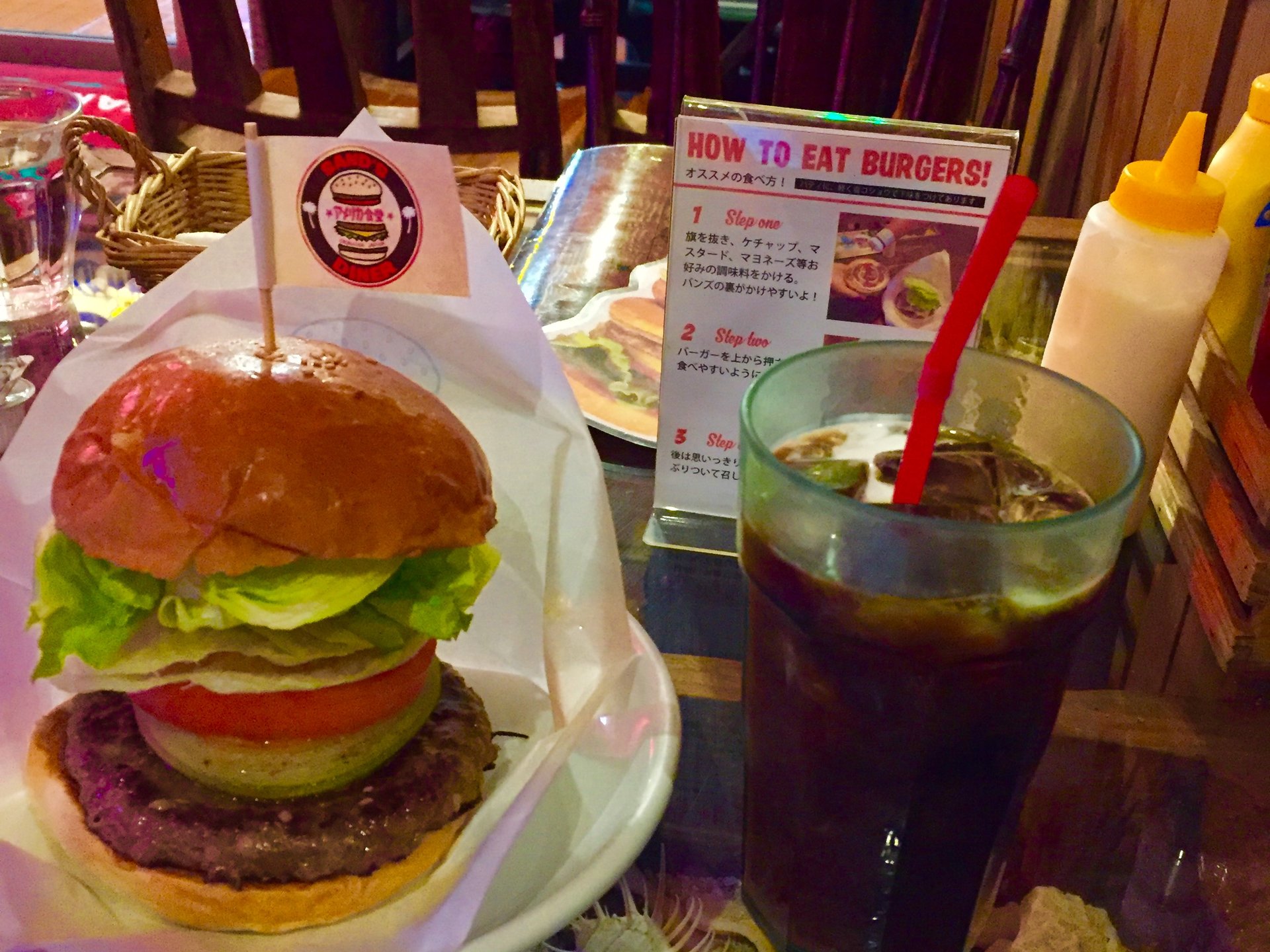 【沖縄で行きたい巨大ハンバーガーカフェ】沖縄の中心にあるアメリカ食堂へ行こう。