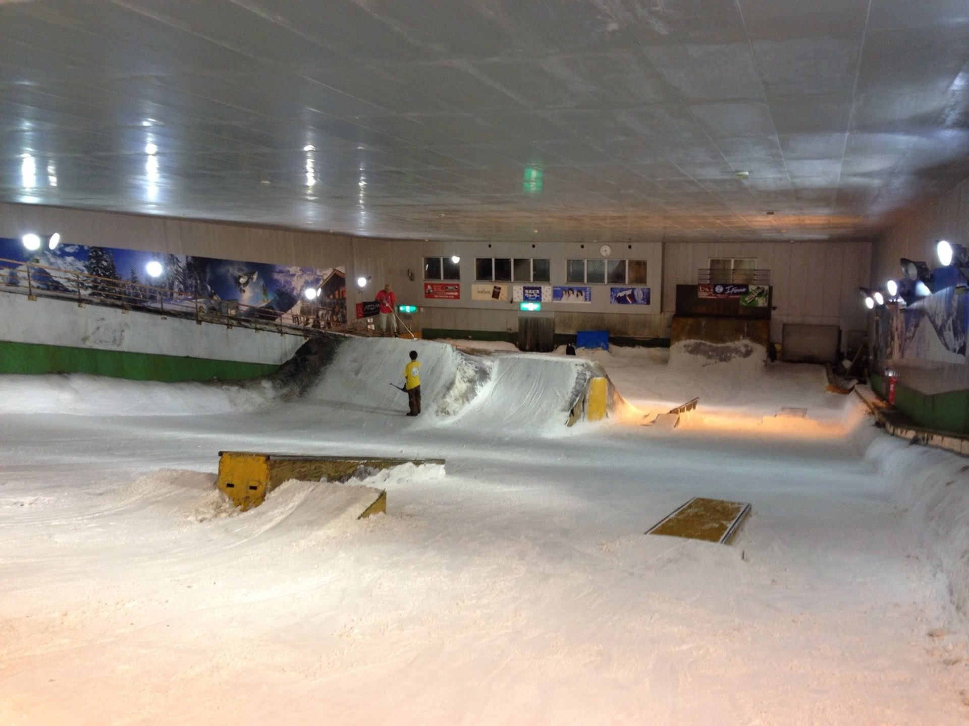 横浜・みなとみらいスノーボード・スキー場！季節関係なく年中滑れるスノボスポット！
