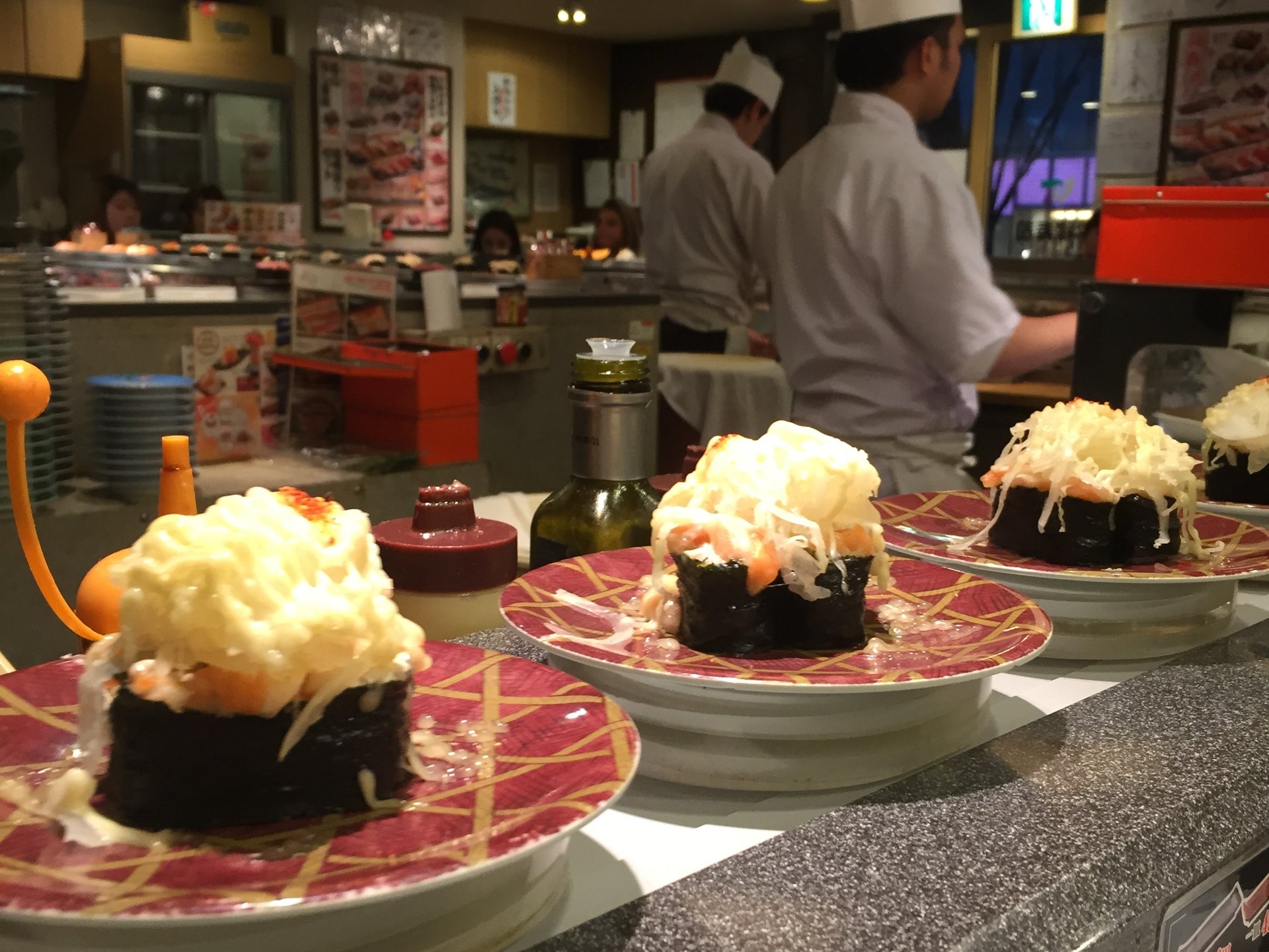 【渋谷寿司屋3選】海外のお友達や観光客の方が喜ぶお寿司屋さん！電気、回転、立ち食いと日本らしさ全開！