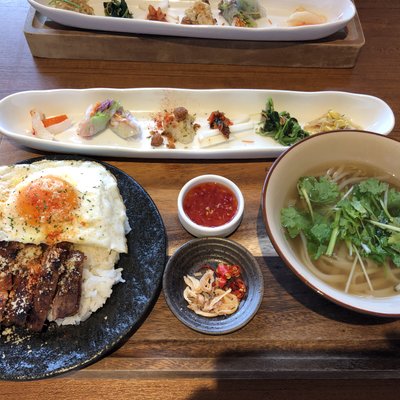 鶏とチーズ 湊町リバーカフェ