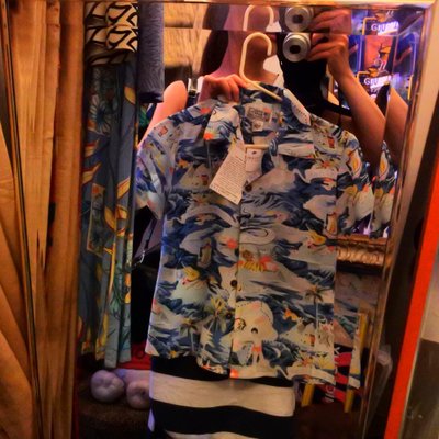 Bailey’s Antiques&Aloha Shirts