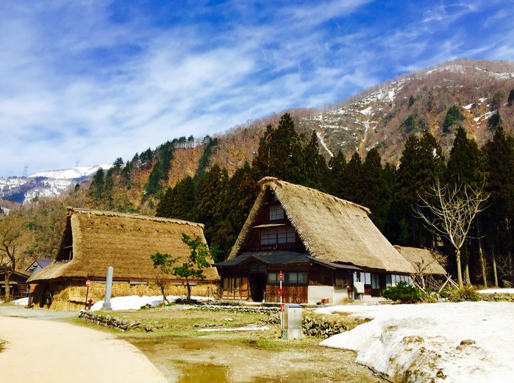 五箇山菅沼合掌造り集落探検 焔硝の館 民俗館を巡り郷土料理五平餅を食べる Playlife プレイライフ