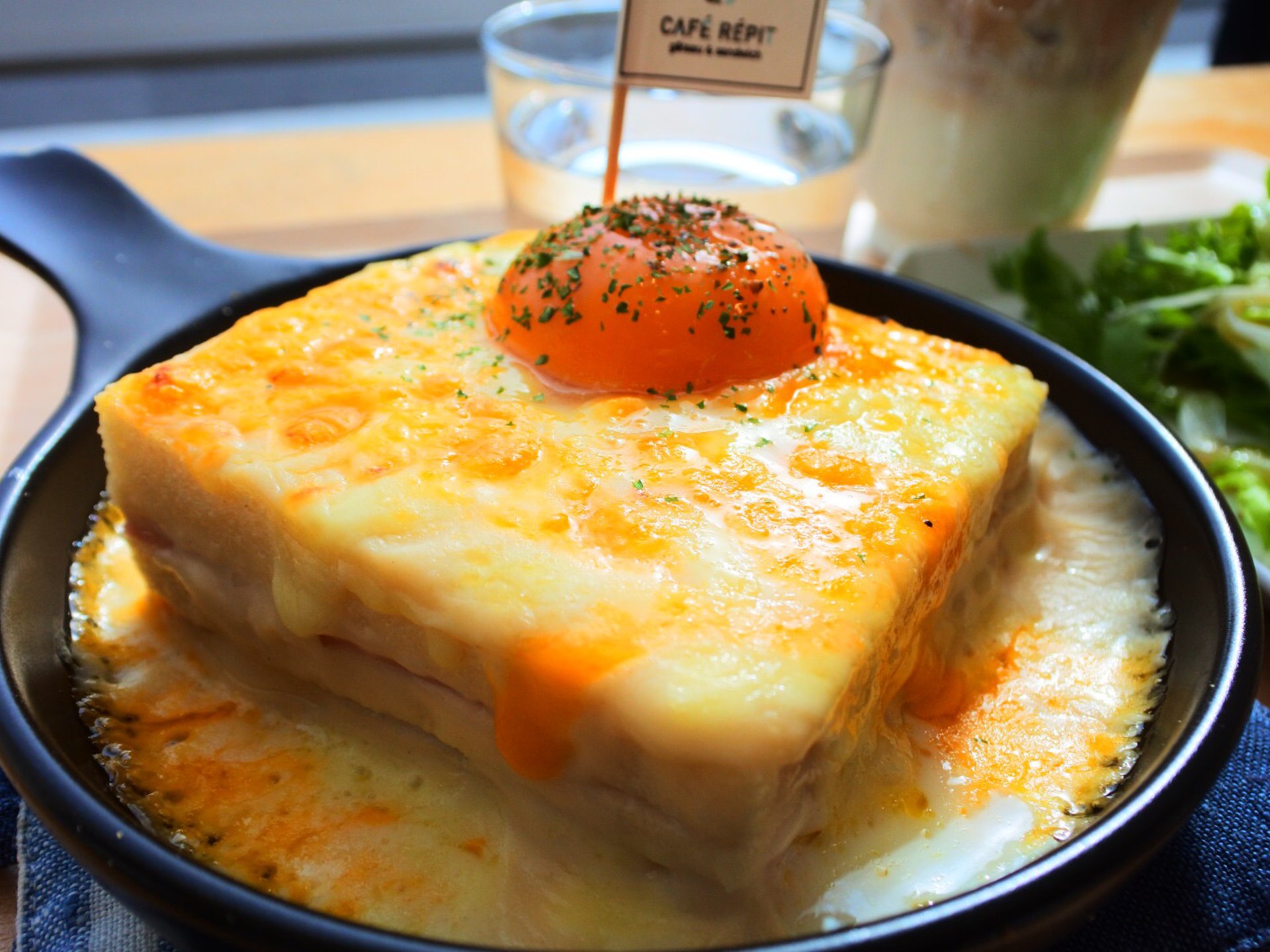 【カフェレピ】堀江のニューフェイス！オーブンで焼く贅沢トースト、豪快チーズのナイアガラ♡