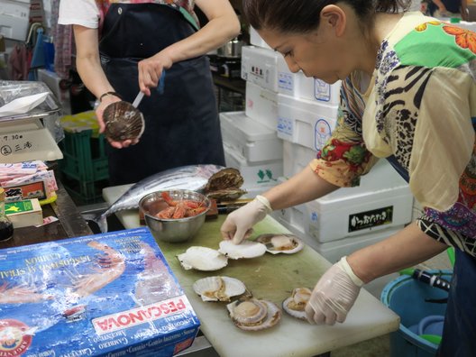 塩釜仲卸市場 マイ海鮮丼コーナー