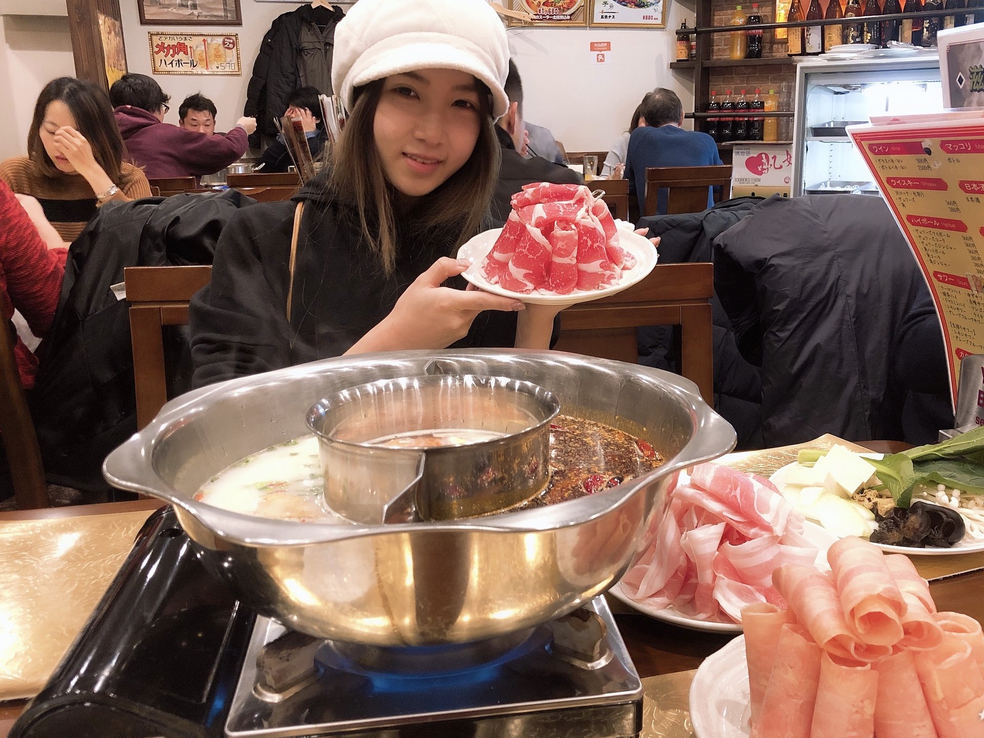 山盛り唐辛子に勝てるか⁉︎上野で「重慶火鍋」2,580円食べ放題