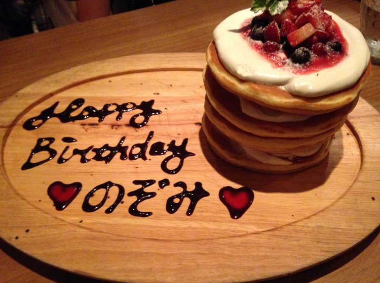 渋谷で友達にサプライズケーキをプレゼント 誕生日はhikariダイニングでお祝いしよう Playlife プレイライフ