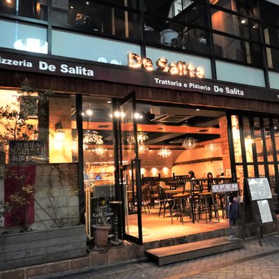 Trattoria e Pizzeria De salita 赤坂