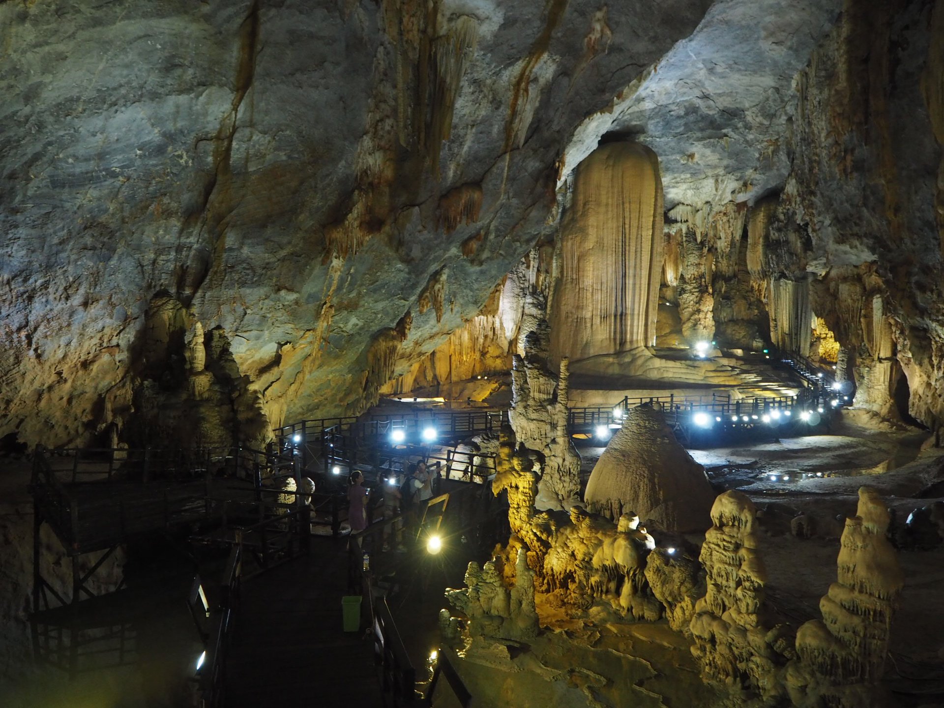 世界で最も美しい洞窟？！ベトナムにある『天国の洞窟(英名:paradise cave)』を探検！
