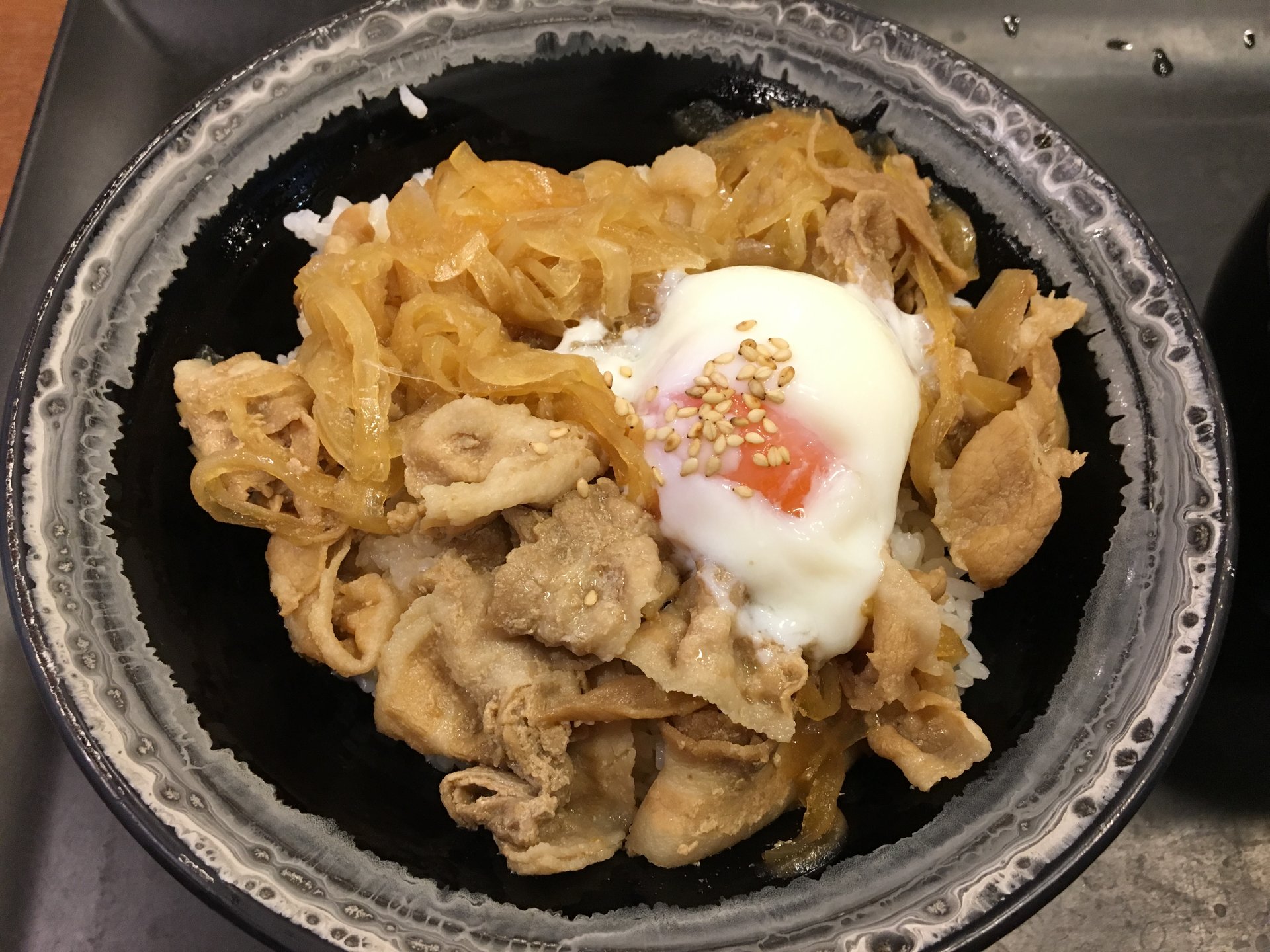 滋賀県・忍者の里【とろっと豚丼】厨房スタッフのよっちゃんオススメ！