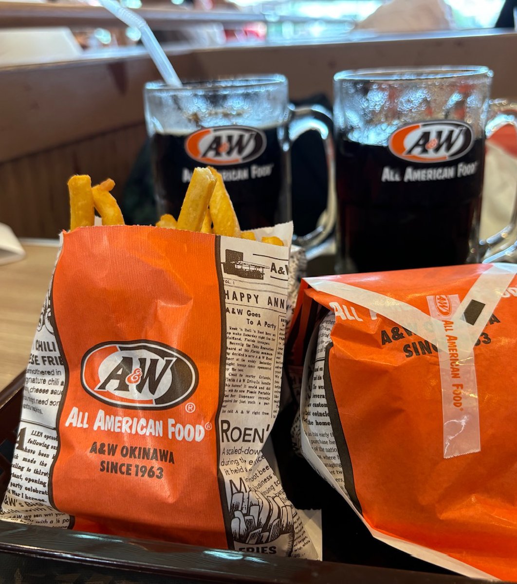 A&W 牧港店